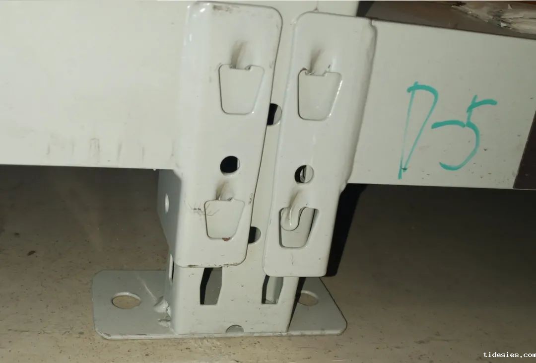 搁板式货架柱脚需要螺栓吗？