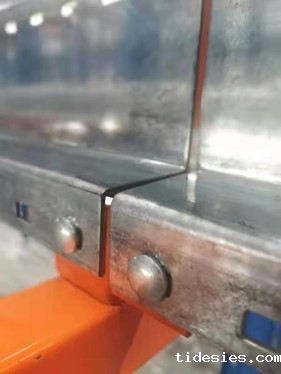 穿梭车货架轨道接缝